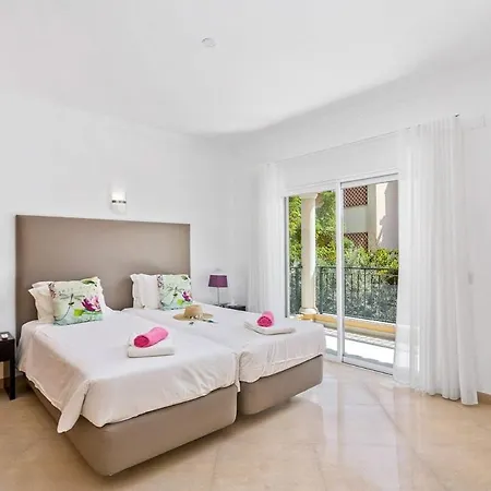 Helene Norvilla: Luxury Retreat With Heated Pool Near Gale *