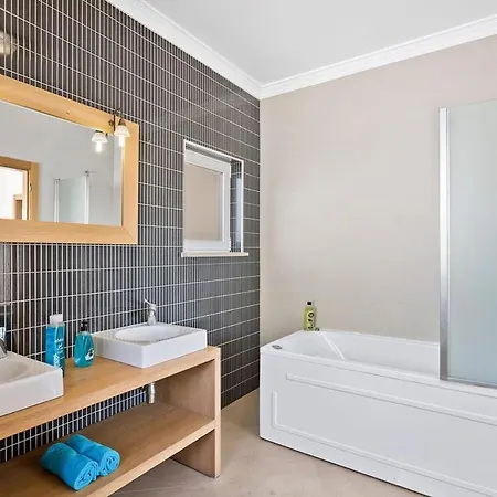 Ferienhaus Helene Norvilla - Luxury Walkable To Shops, Restaurants, Heated Pool, Close To Gale Guia (Faro)