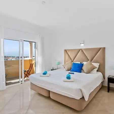Holiday home Helene Norvilla: Luxury Retreat With Heated Pool Near Gale *