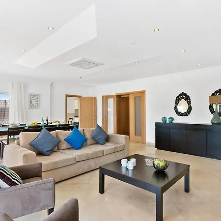 Helene Norvilla: Luxury Retreat With Heated Pool Near Gale