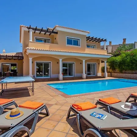 Holiday home Helene Norvilla: Luxury Retreat With Heated Pool Near Gale Guia (Faro)