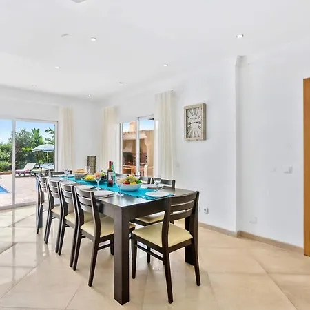 Helene Norvilla: Luxury Retreat With Heated Pool Near Gale *